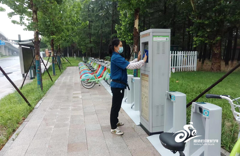风雨中公共自行车设施平稳运行17