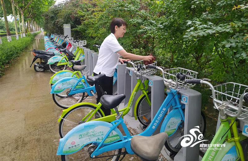 风雨中公共自行车设施平稳运行12