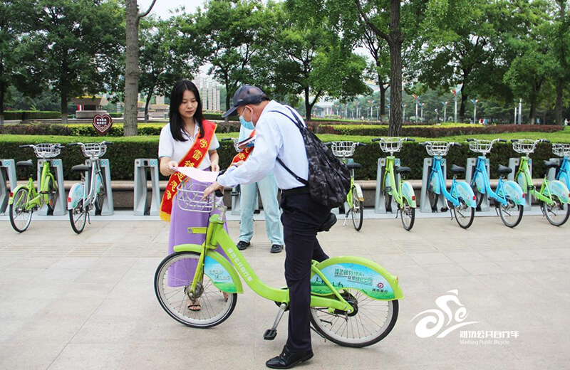 市公共自行车志愿者开展宣传绿色出行宣活动2